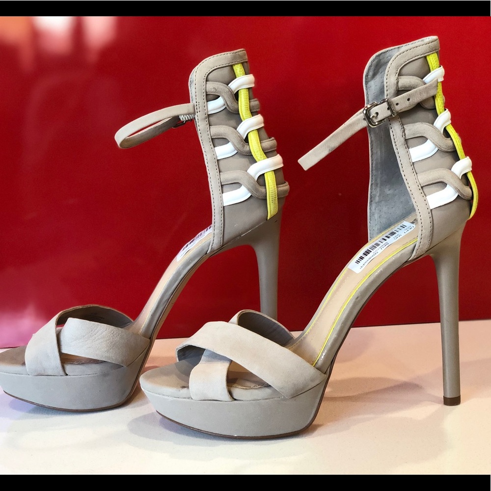 Gianni Bini gorgeous 2 tone heels. New.